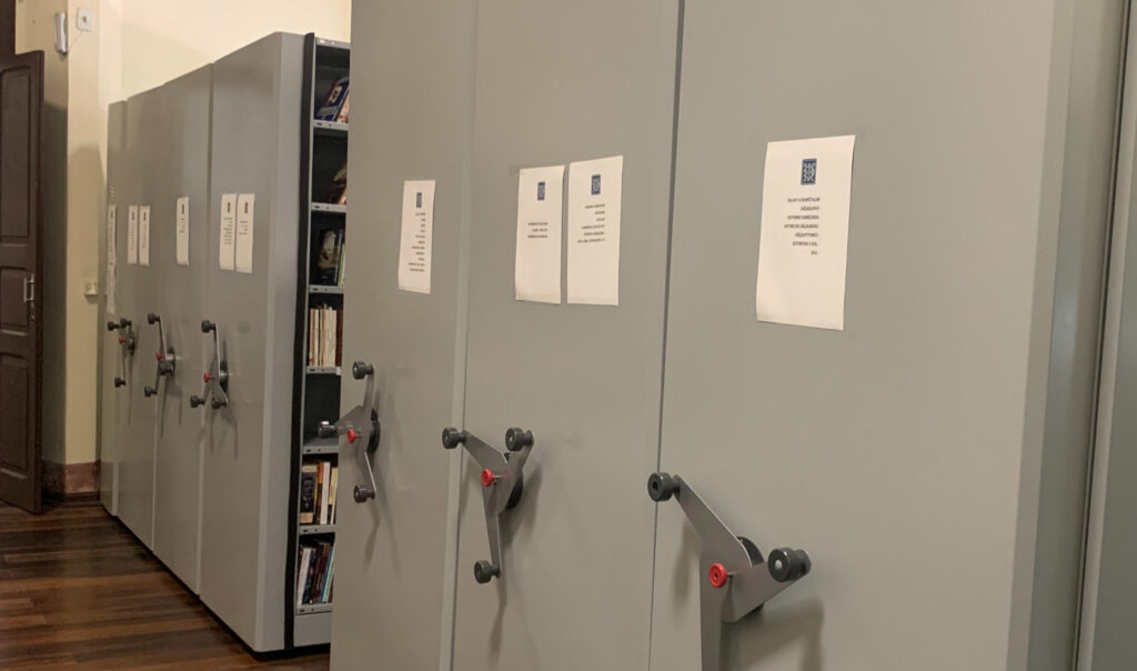 Biblioteca especializada em assuntos catarinenses
